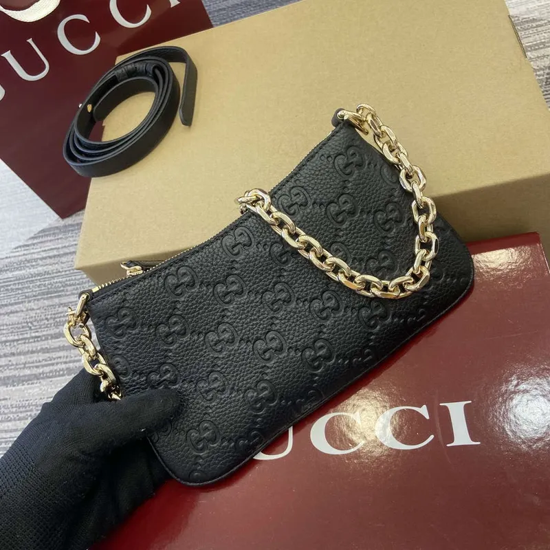 Gucci 815278 GG Emblem Super Mini Taška Černá