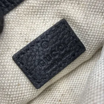 Gucci 815278 GG Emblem Super Mini Taška Černá