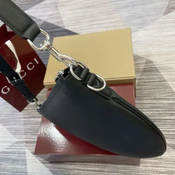 Gucci 801887 Gucci B Malá Křížová Taška Černá