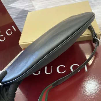 Gucci 801887 Gucci B Malá Křížová Taška Černá
