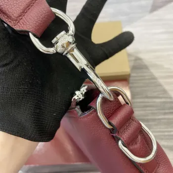 Gucci 801887 Gucci B Malá Křížová Taška Vínově Červená