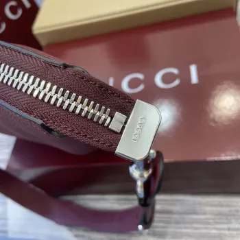 Gucci 801887 Gucci B Malá Křížová Taška Vínově Červená