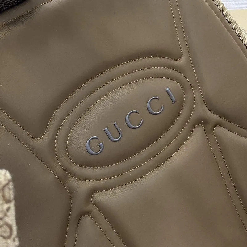 Gucci 800182 Velký batoh s taškou Gucci Hnědý