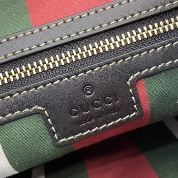 Gucci 815217 GG Emblem Střední Kabelka přes Rameno Černá