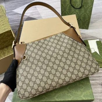 Gucci 815217 GG Emblem Střední Kabelka přes Rameno Hnědá