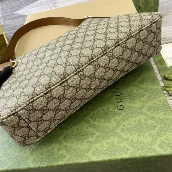 Gucci 815217 GG Emblem Střední Kabelka přes Rameno Hnědá