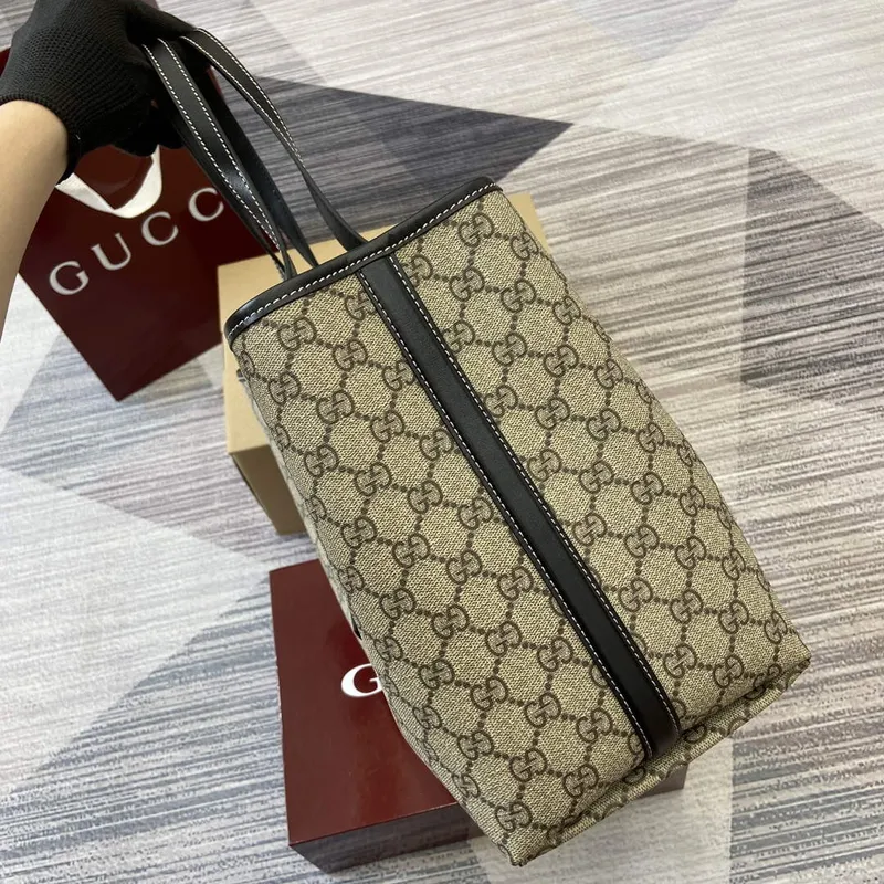 Gucci 815213 GG Emblem Střední Taška přes Rameno Černá