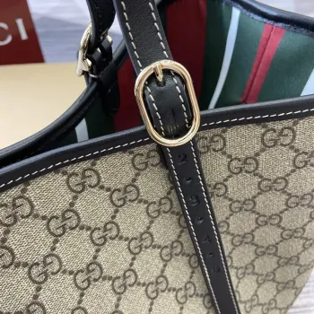 Gucci 815213 GG Emblem Střední Taška přes Rameno Černá