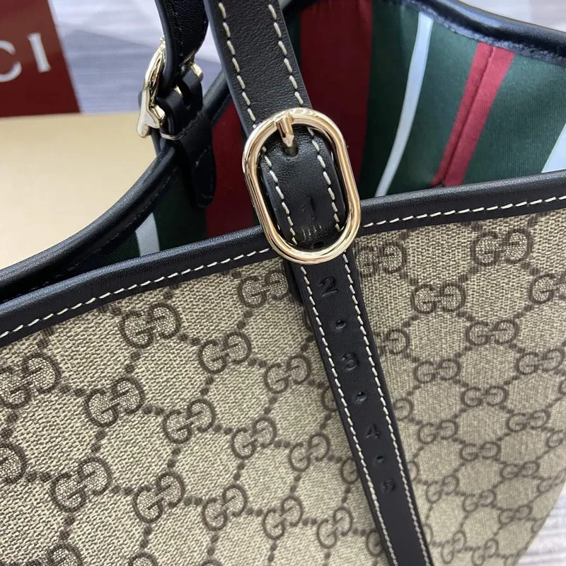Gucci 815213 GG Emblem Střední Taška přes Rameno Černá