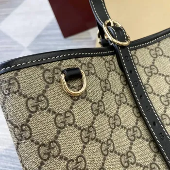 Gucci 815213 GG Emblem Střední Taška přes Rameno Černá