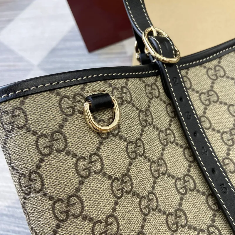 Gucci 815213 GG Emblem Střední Taška přes Rameno Černá