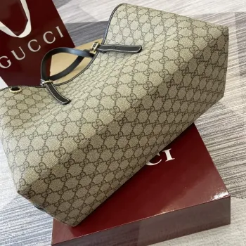Gucci 815213 GG Emblem Střední Taška přes Rameno Černá
