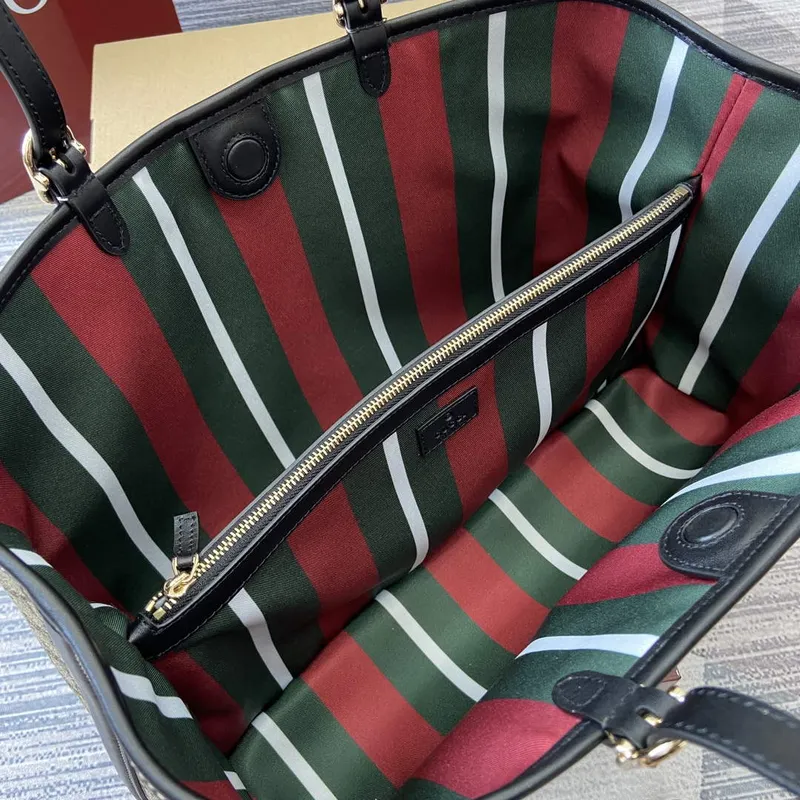 Gucci 815213 GG Emblem Střední Taška přes Rameno Černá