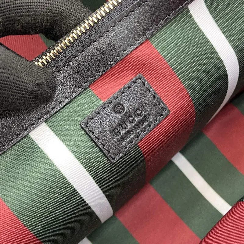 Gucci 815213 GG Emblem Střední Taška přes Rameno Černá