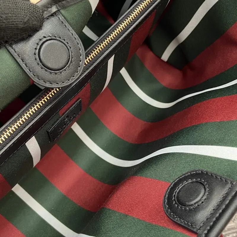 Gucci 815213 GG Emblem Střední Taška přes Rameno Černá
