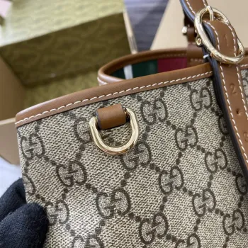 Gucci 815213 GG Emblem Střední Taška přes Rameno Hnědá