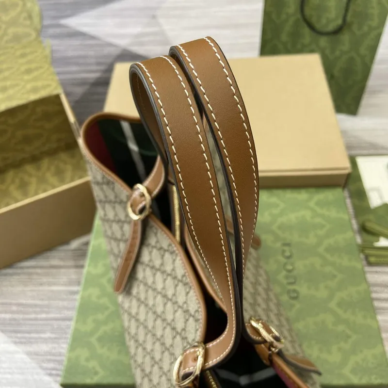 Gucci 815213 GG Emblem Střední Taška přes Rameno Hnědá