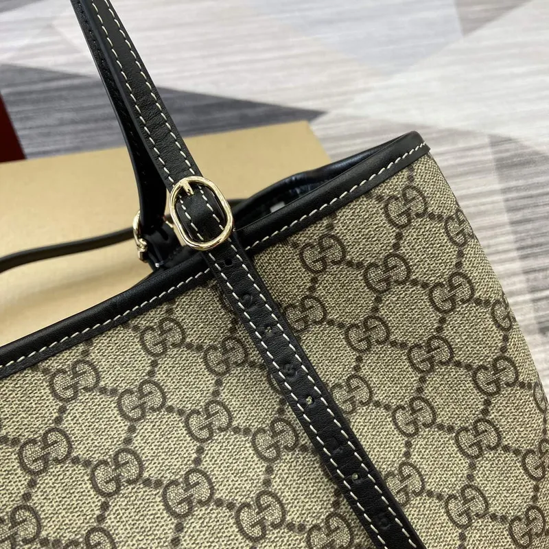 Gucci 815214 GG Emblem Malá Taška přes Rameno Černá