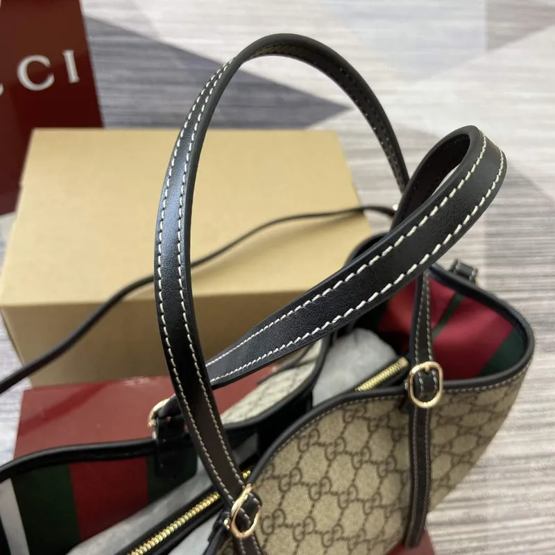 Gucci 815214 GG Emblem Malá Taška přes Rameno Černá
