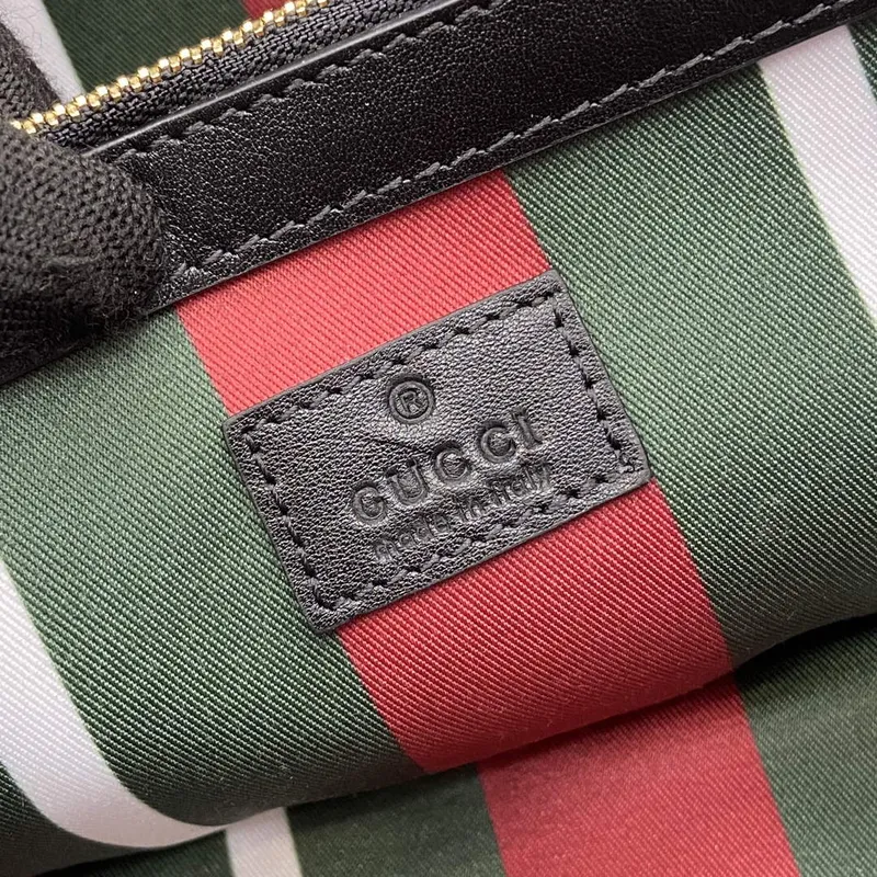 Gucci 815214 GG Emblem Malá Taška přes Rameno Černá