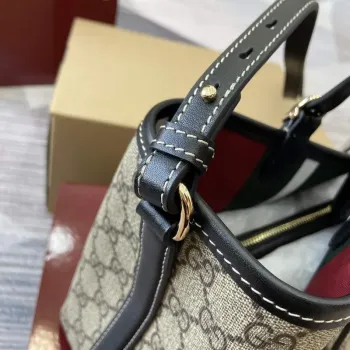 Gucci 815214 GG Emblem Malá Taška přes Rameno Černá