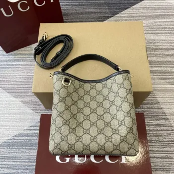 Gucci 815118 GG Emblem Mini Bucket Bag Černá