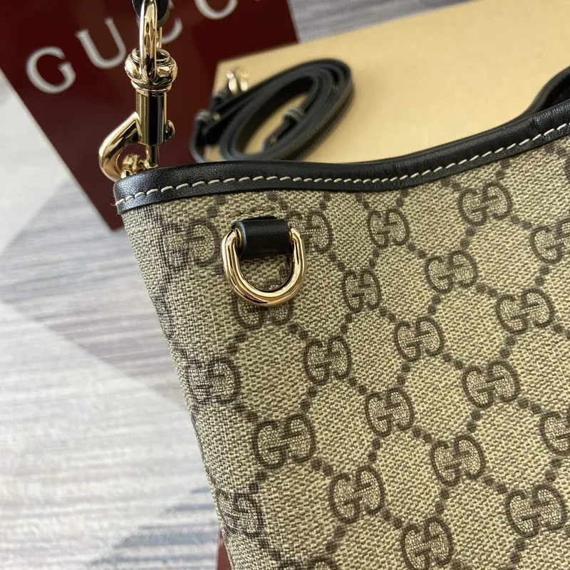Gucci 815118 GG Emblem Mini Bucket Bag Černá