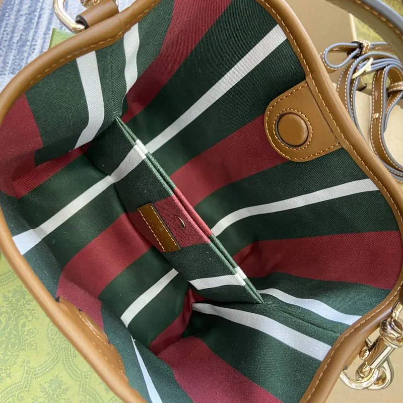 Gucci 815118 GG Emblem Mini Bucket Bag Hnědá