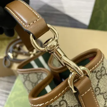 Gucci 815118 GG Emblem Mini Bucket Bag Hnědá