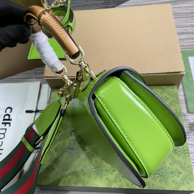 Gucci 675797 Gucci Bamboo 1947 Malá kabelka s horním uchopem Zelená lakovaná kůže