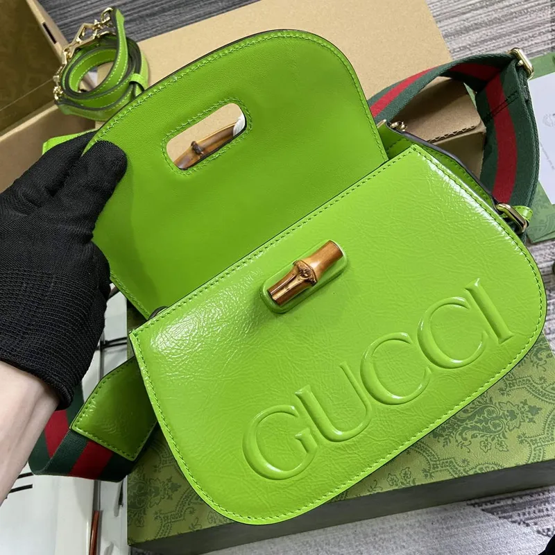Gucci 675797 Gucci Bamboo 1947 Malá kabelka s horním uchopem Zelená lakovaná kůže