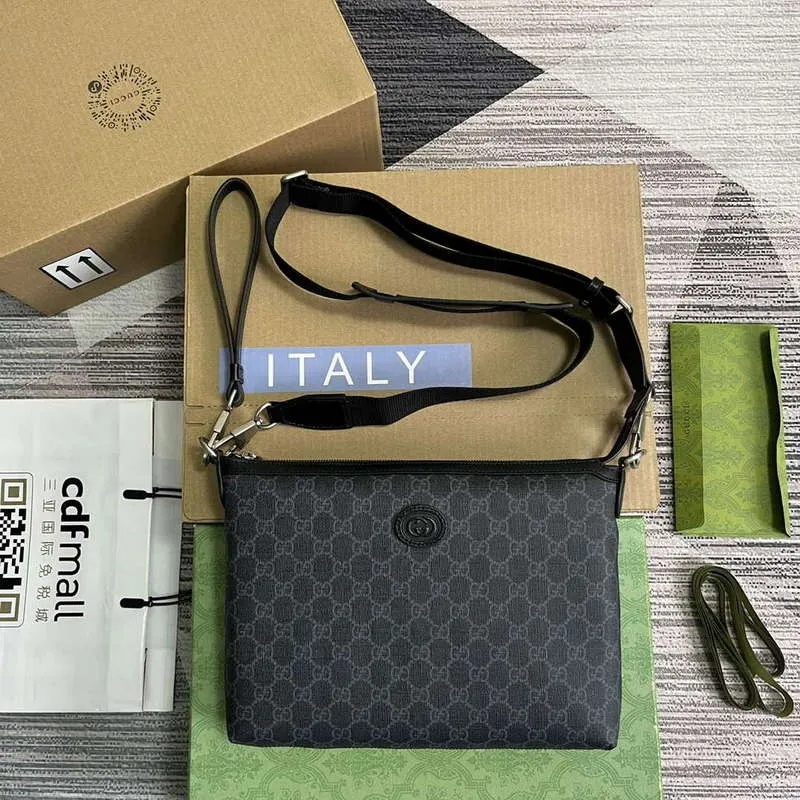Gucci 726833 Messenger Bag s propleteným G černá