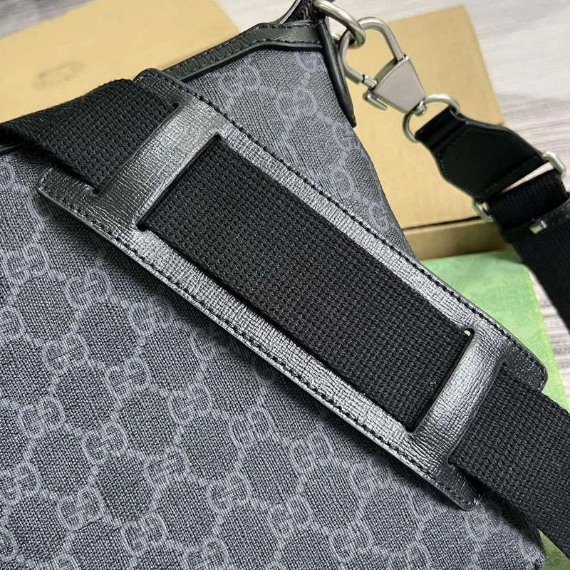 Gucci 726833 Messenger Bag s propleteným G černá