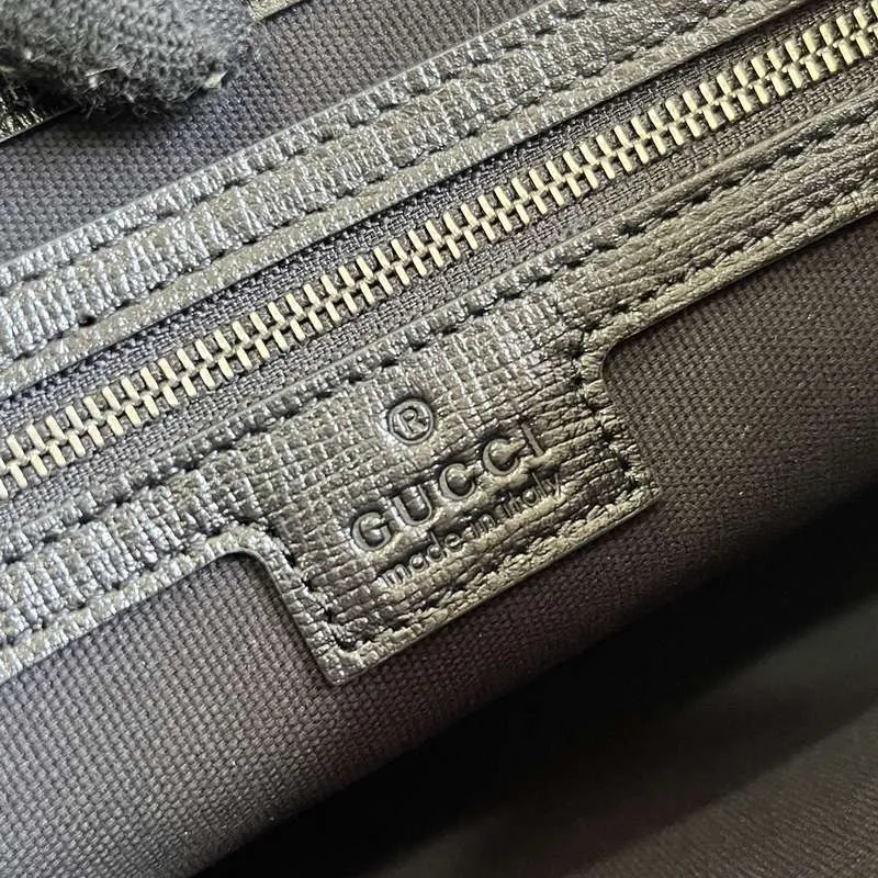 Gucci 760021 Messenger Bag s propleteným G černá