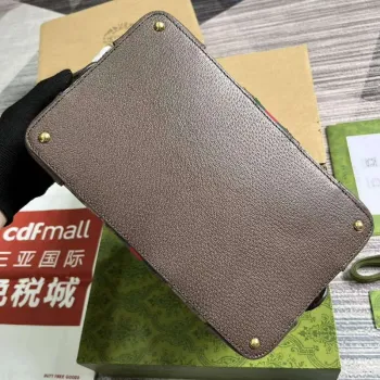 Gucci 739391 Gucci Savoy Toaletní taška Hnědá