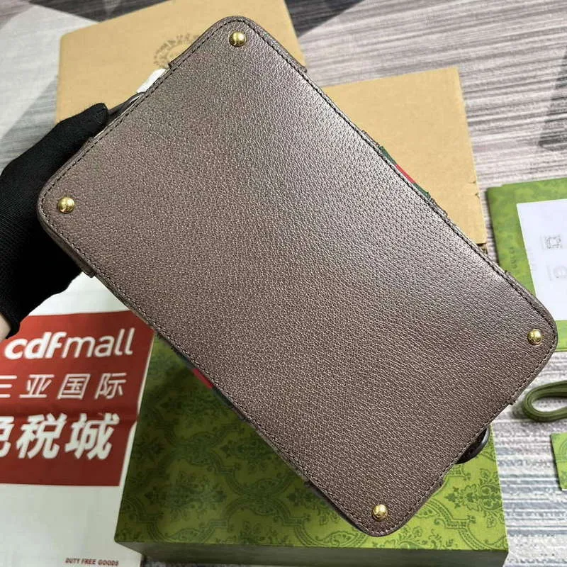 Gucci 739391 Gucci Savoy Toaletní taška Hnědá