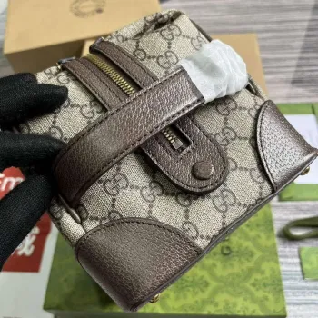 Gucci 739391 Gucci Savoy Toaletní taška Hnědá