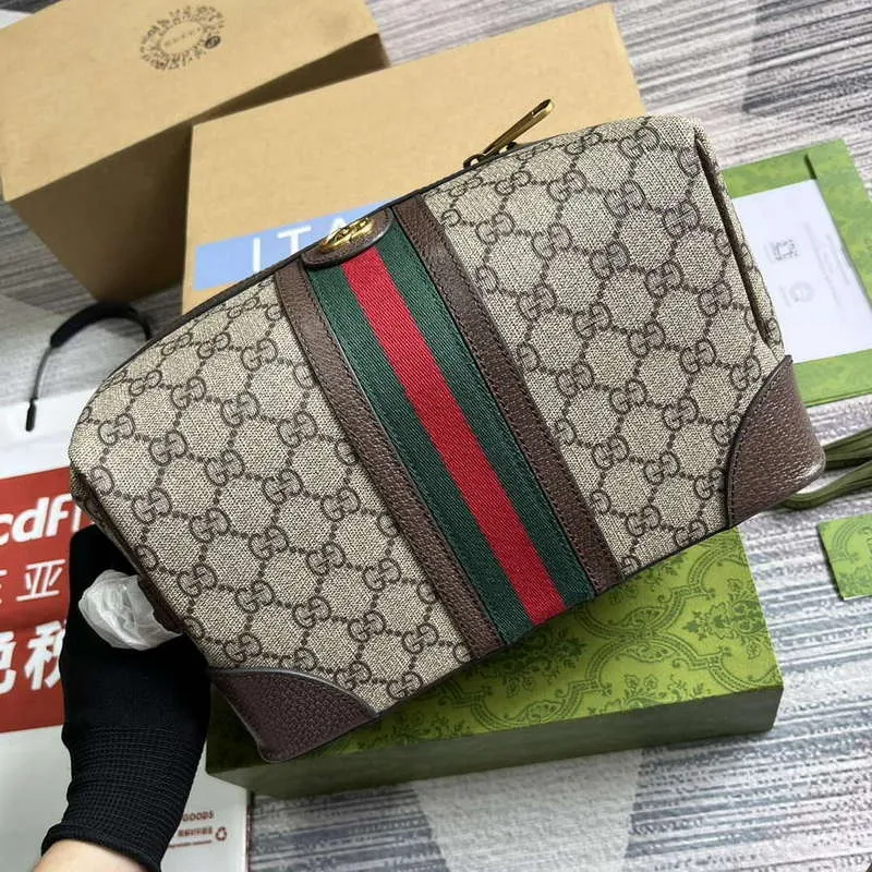 Gucci 739391 Gucci Savoy Toaletní taška Hnědá
