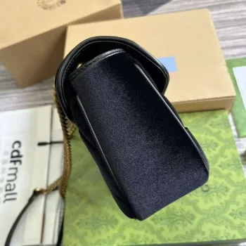 Gucci 443497 GG Marmont Malá Kabelka Přes Rameno Černá Prošívaná Sametová