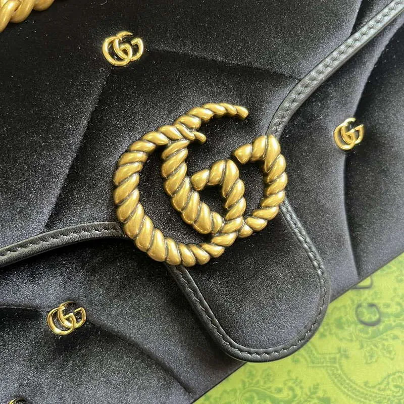 Gucci 443497 GG Marmont Malá Kabelka Přes Rameno Černá Prošívaná Sametová