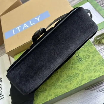 Gucci 443497 GG Marmont Malá Kabelka Přes Rameno Černá Prošívaná Sametová