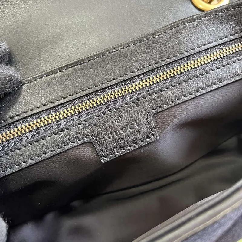 Gucci 443497 GG Marmont Malá Kabelka Přes Rameno Černá Prošívaná Sametová