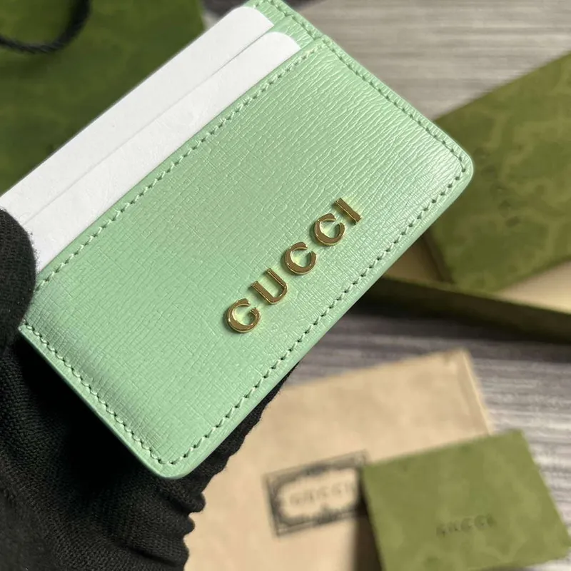 Gucci 773428 Karta s pouzdrem s nápisem Gucci světle zelená