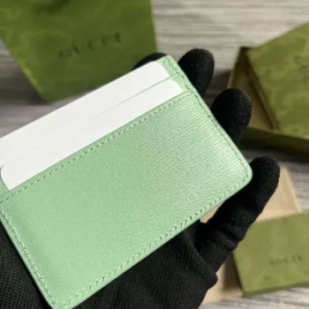 Gucci 773428 Karta s pouzdrem s nápisem Gucci světle zelená