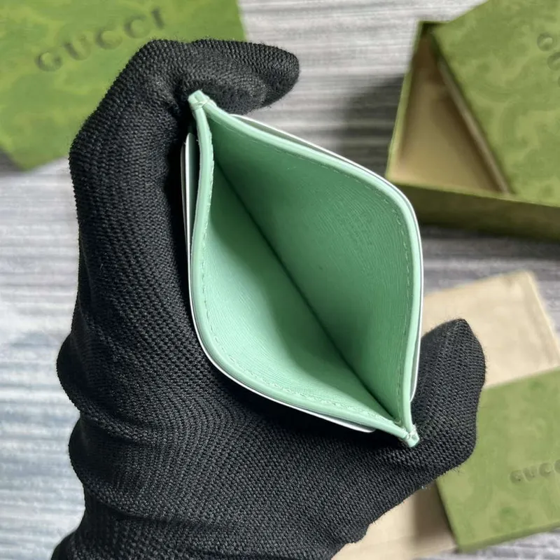 Gucci 773428 Karta s pouzdrem s nápisem Gucci světle zelená