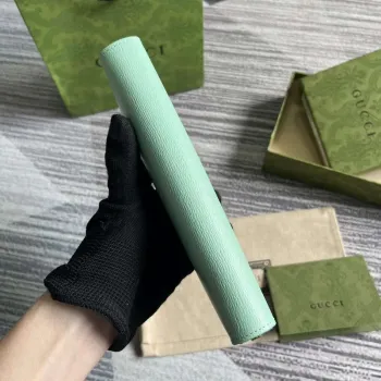 Gucci 772642 Zip Around Peněženka s Gucci Script Světle zelená