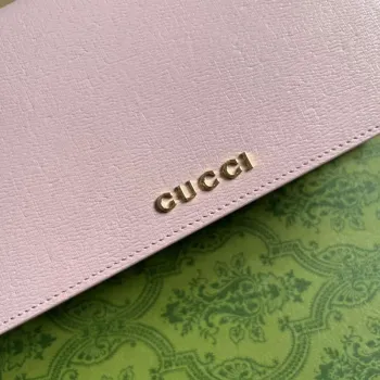 Gucci 772643 Řetízková peněženka s nápisem Gucci Světle růžová