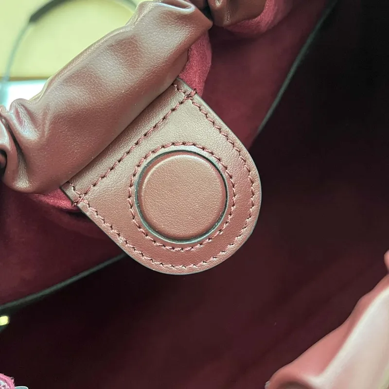 Gucci 746210 Gucci Deco střední taška přes rameno v vínově červené kůži