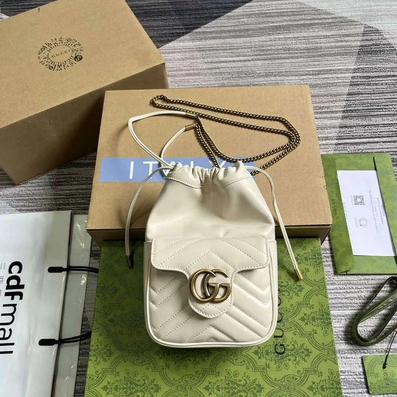 Gucci 746433 GG Marmont Mini Bucket Bag Bílá