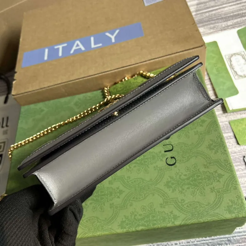 Gucci 723787 GG Matelassé Řetízková peněženka Šedá